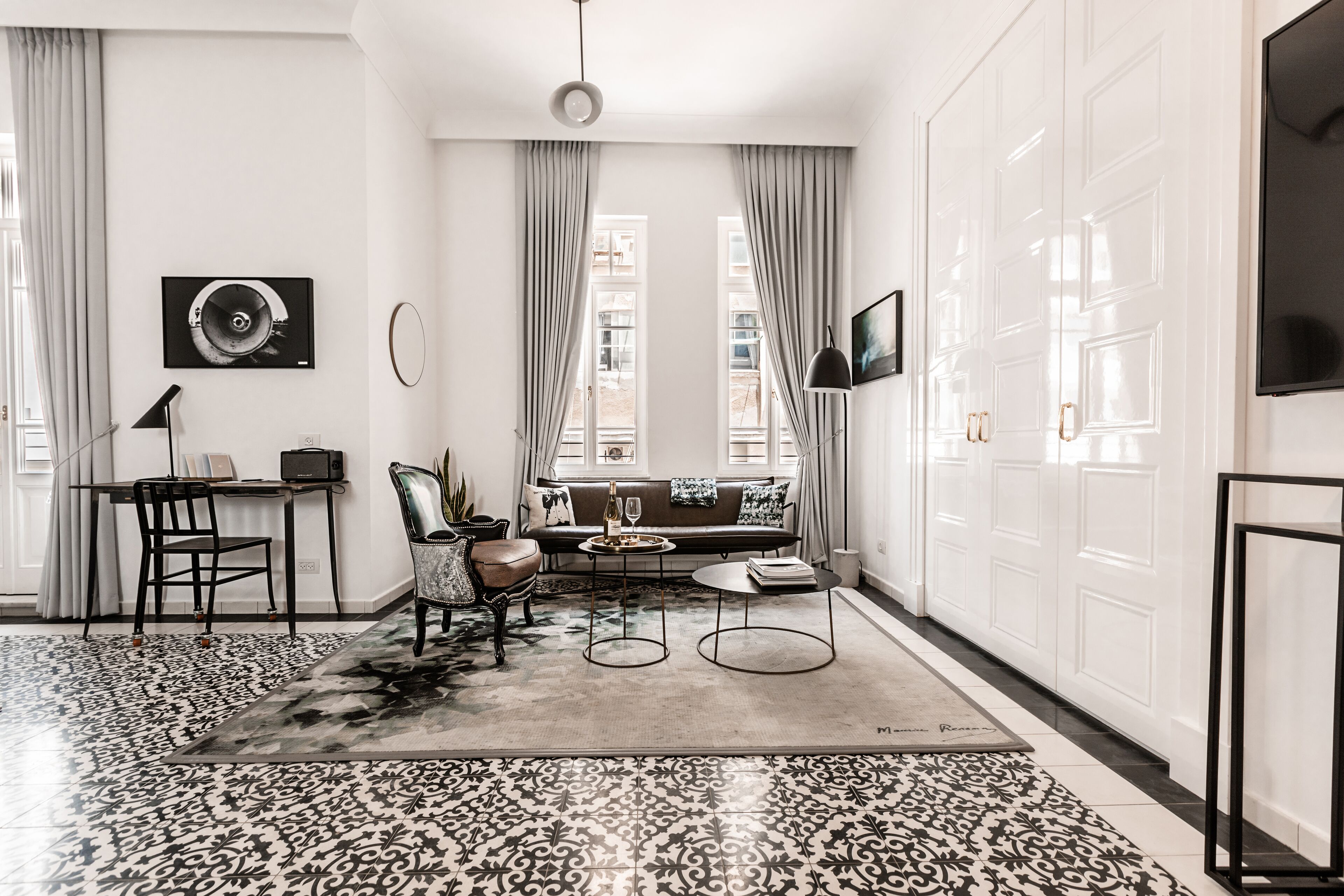 junior suite, 1 king bed, balcony | 1 bedroom, in-room safe, blackout curtains, soundproofing