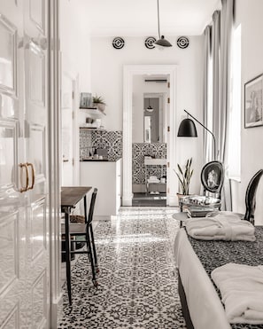 Standard Room, 1 King Bed, Balcony | In-room safe, blackout drapes, soundproofing, iron/ironing board