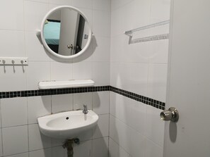 Habitación doble superior, 1 cama doble, no fumadores | Lavabo del cuarto de baño