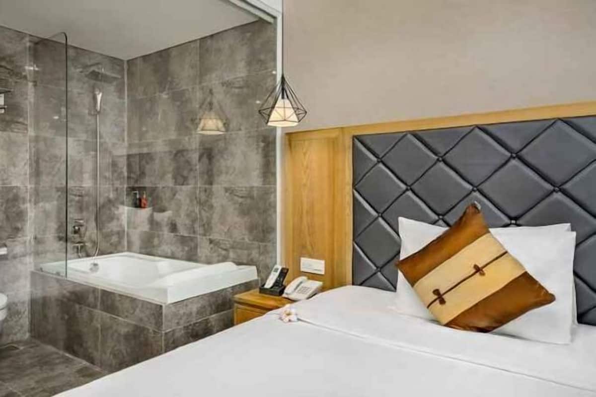 Bathroom | Rainfall showerhead, free toiletries, hair dryer, bathrobes