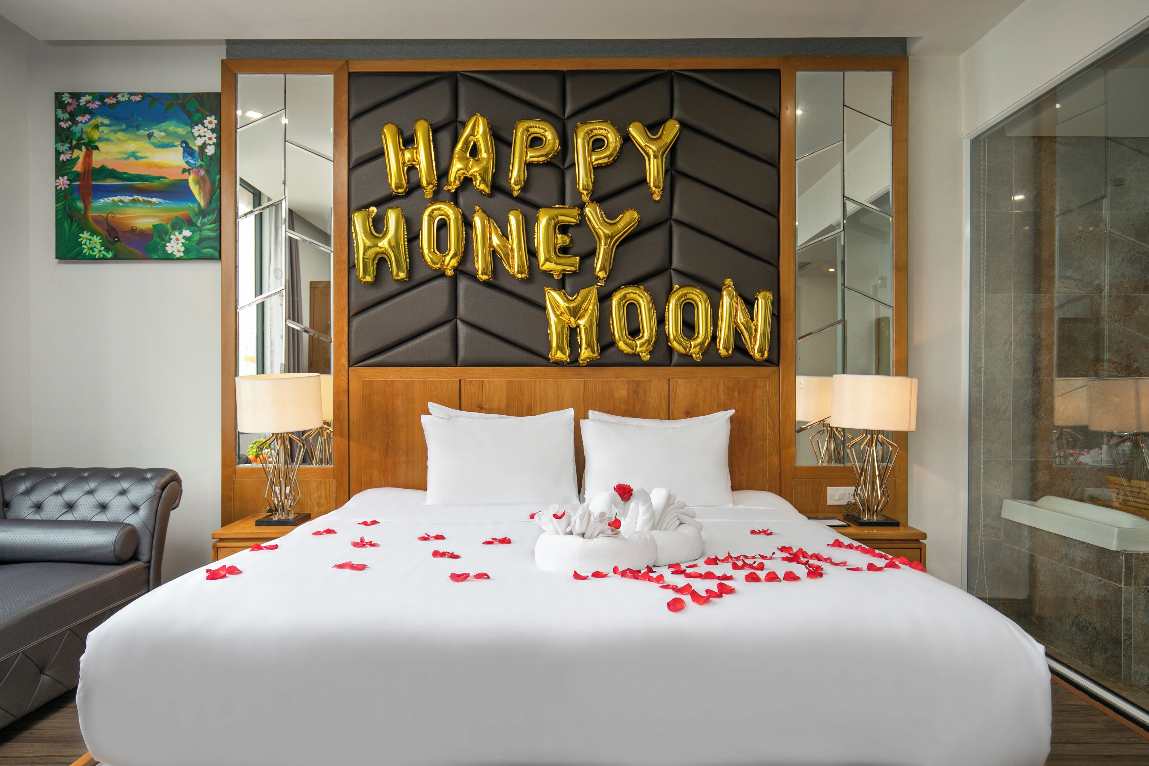 junior room, city view | 1 bedroom, premium bedding, minibar, in-room safe