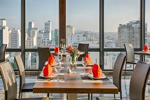 Spécialités Cuisine locale et internationale