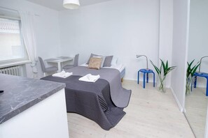 Comfort Studio, 1 Queen Bed, Non Smoking