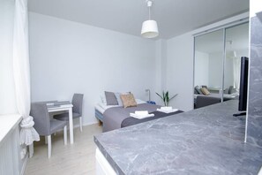 Comfort Studio, 1 Queen Bed, Non Smoking