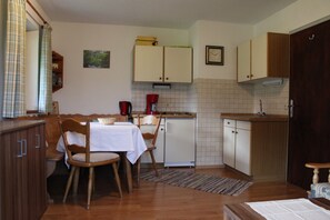 Ferienwohnung Edelweiß 49qm, Balkon, Kochnische, 2 Schlafzimmer, 1 Wohnzimmer-Kochen