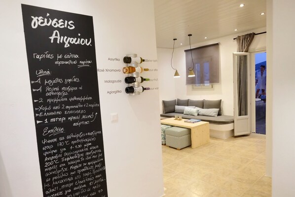 Luxury Apartment, Multiple Beds, Non Smoking | Living area