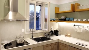 Apartemen Mewah, Beberapa Tempat Tidur, Bebas Asap Rokok | Dapur pribadi | Mesin pembuat kopi/teh, lemari es, oven, dan kompor