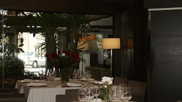 Aamiainen (5.00 EUR per henkilö)