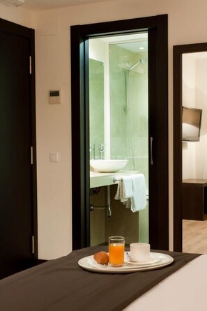 Minibar, coffres-forts dans les chambres, bureau, chambres insonorisées