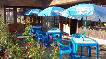 Lunch and dinner served, French cuisine