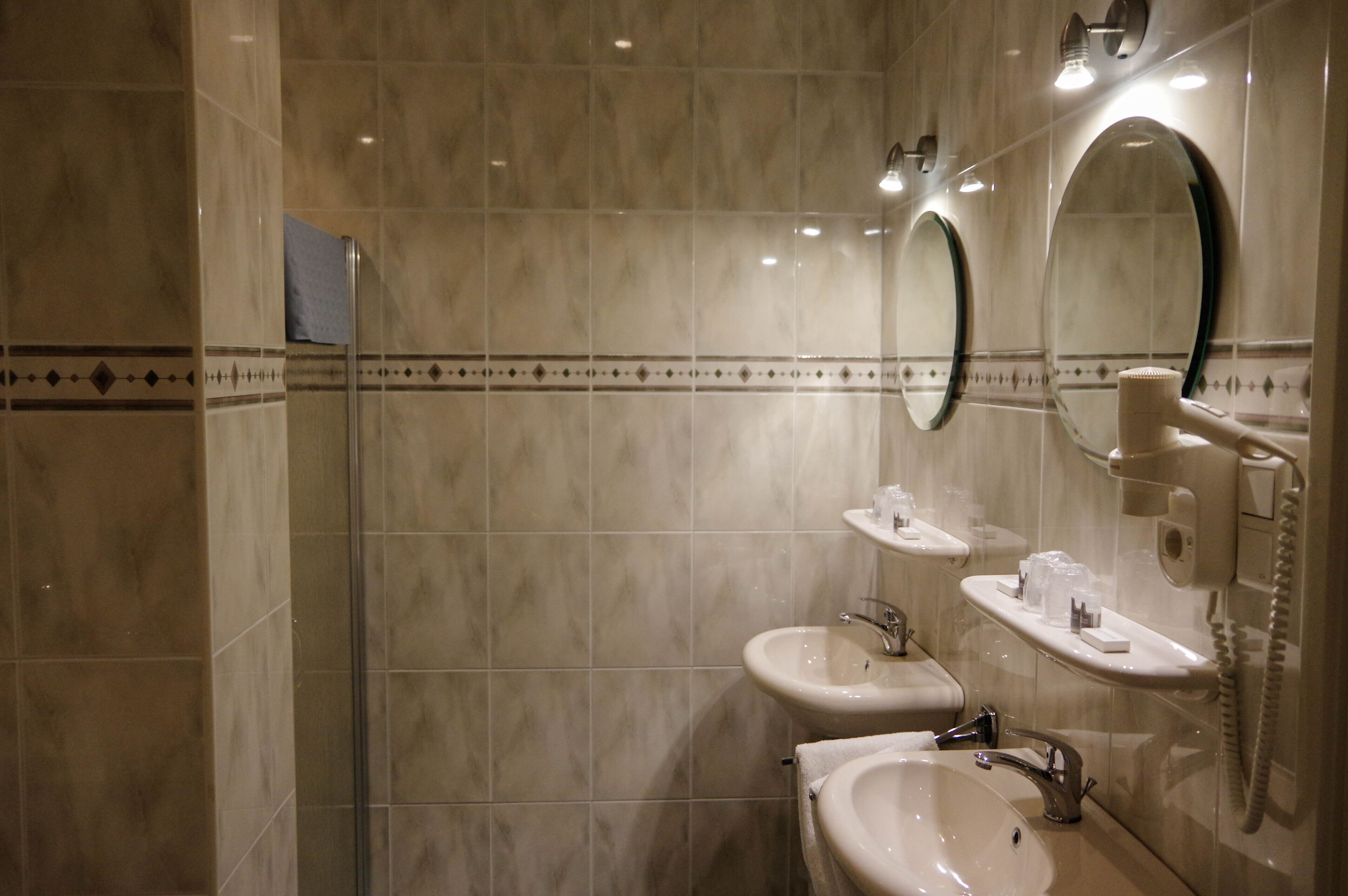 deluxe suite, 2 bedrooms, garden view | 2 bedrooms, minibar, in-room safe, individually decorated