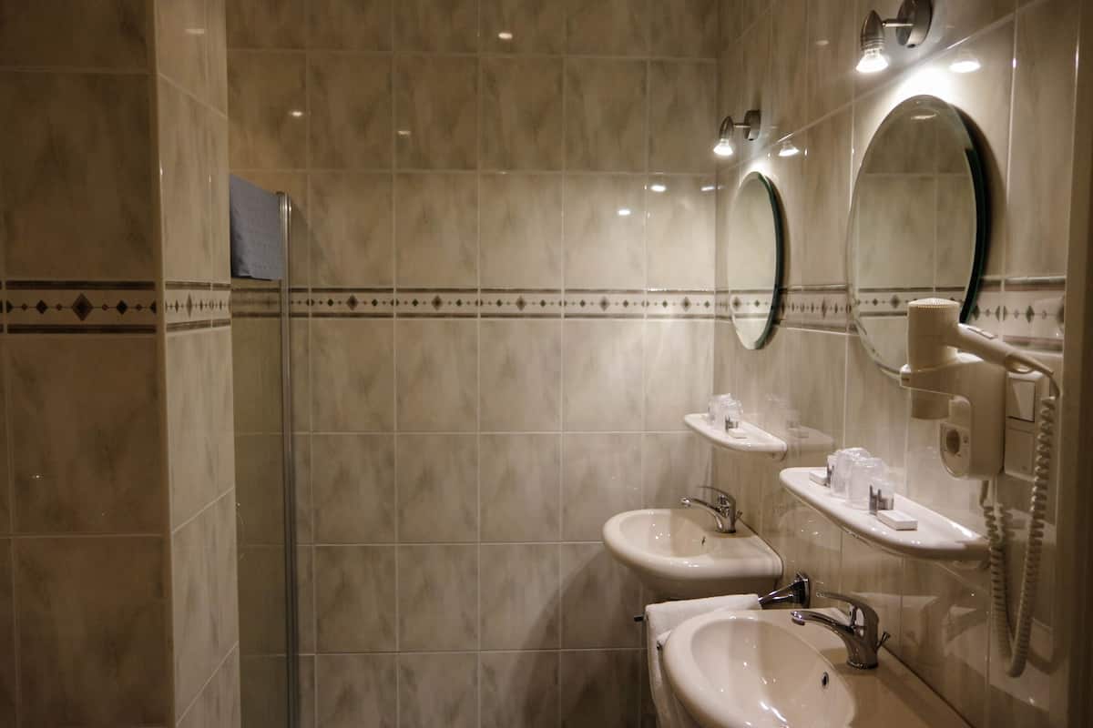 deluxe suite, 2 bedrooms, garden view | 2 bedrooms, minibar, in-room safe, individually decorated