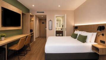 Executive Double Room | Individualmente decorados, individualmente mobiliados, escrivaninha