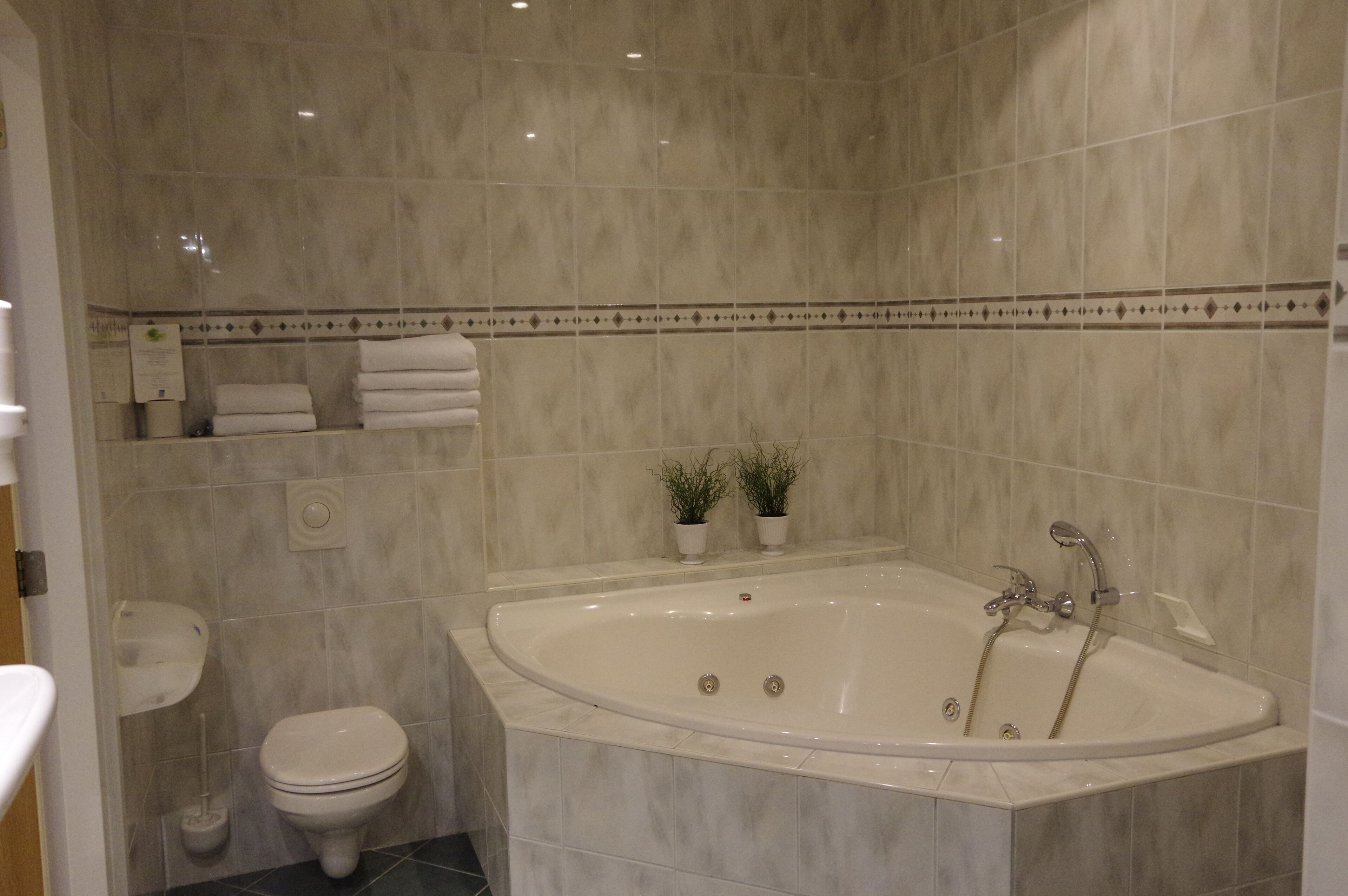 deluxe suite, 2 bedrooms, garden view | 2 bedrooms, minibar, in-room safe, individually decorated