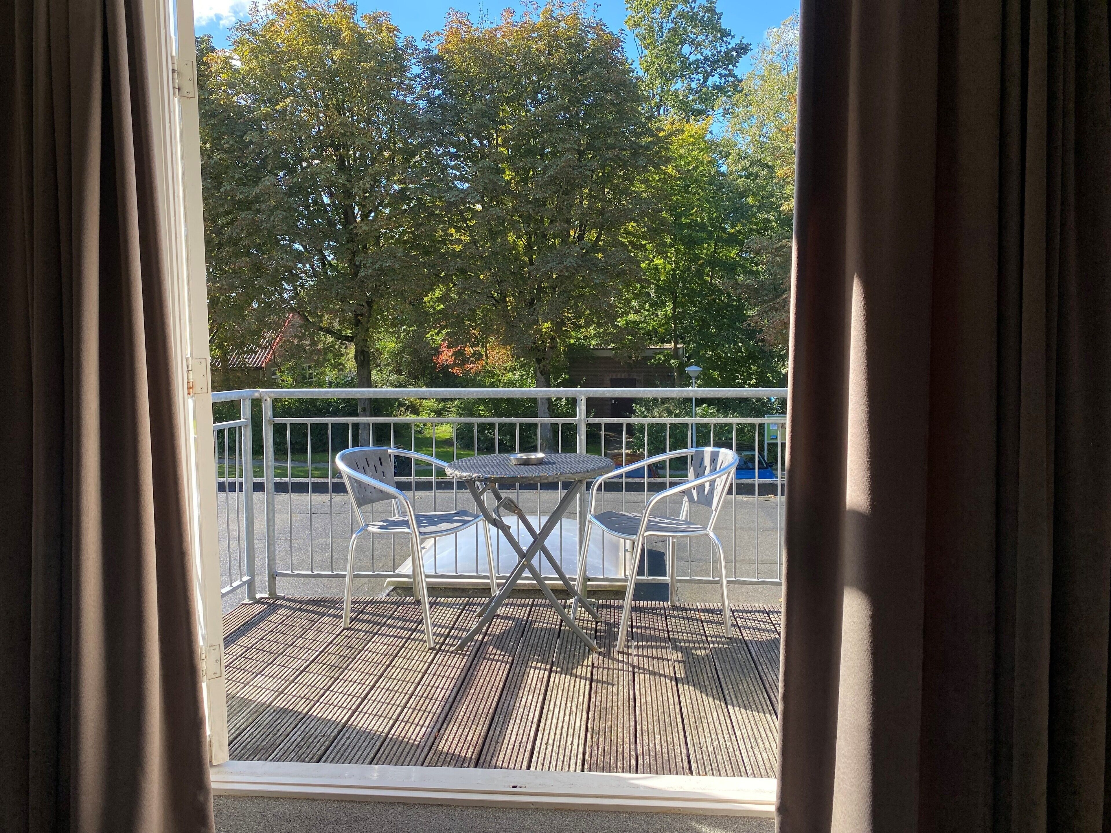 Superior kamer, 1 twee- of 2 eenpersoonsbedden, bad, uitzicht op tuin | Uitzicht vanaf balkon