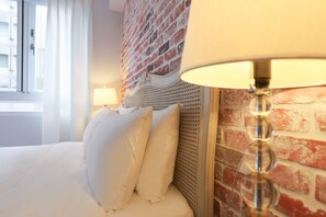 Cubrecamas, decoración personalizada y escritorio 