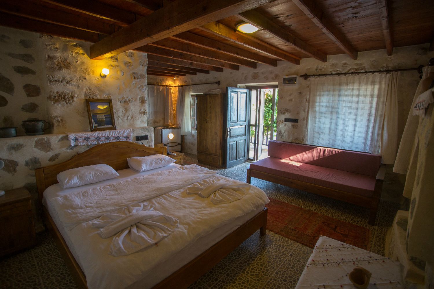 in-room safe, desk, soundproofing, free wifi