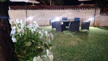 Tempat makan outdoor