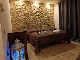 Habitación Confort con 1 cama doble o 2 individuales, 1 cama doble, no fumadores, vistas al patio | Wifi gratis, ropa de cama, accesible en silla de ruedas