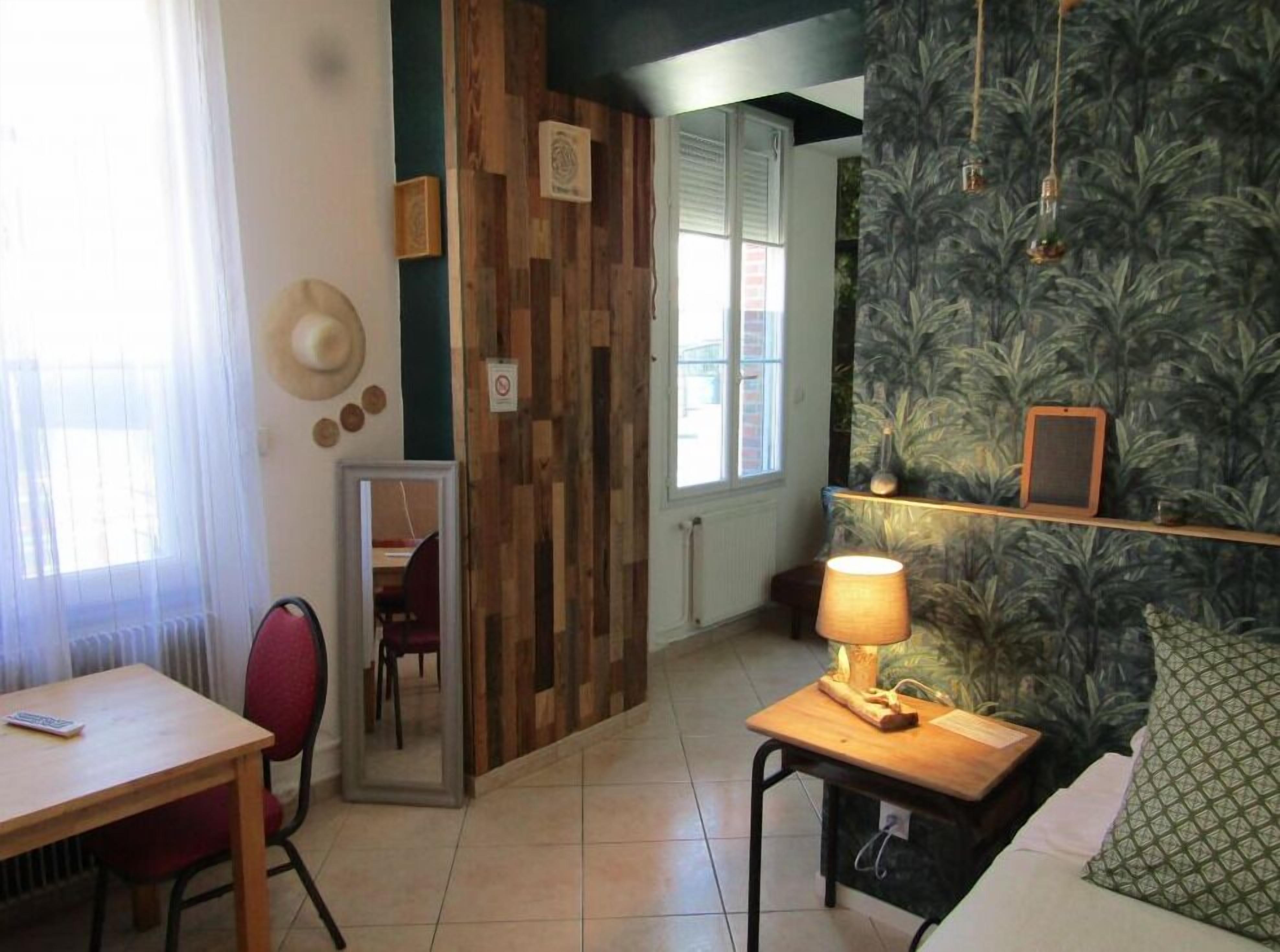 Eenvoudige kamer | Verduisterende gordijnen, gratis wifi, beddengoed