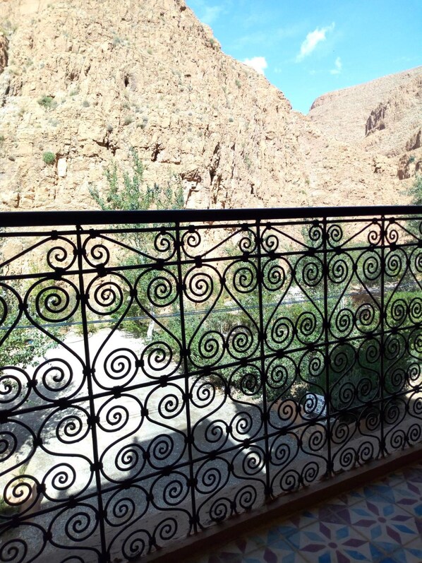 Balcony - Hôtel Restaurant La Gazelle Du Dades (Ait Sedrate Jbel El Soufla)