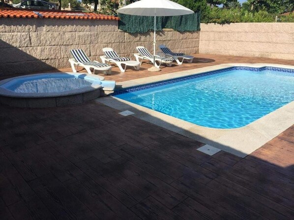Outdoor pool, pool loungers