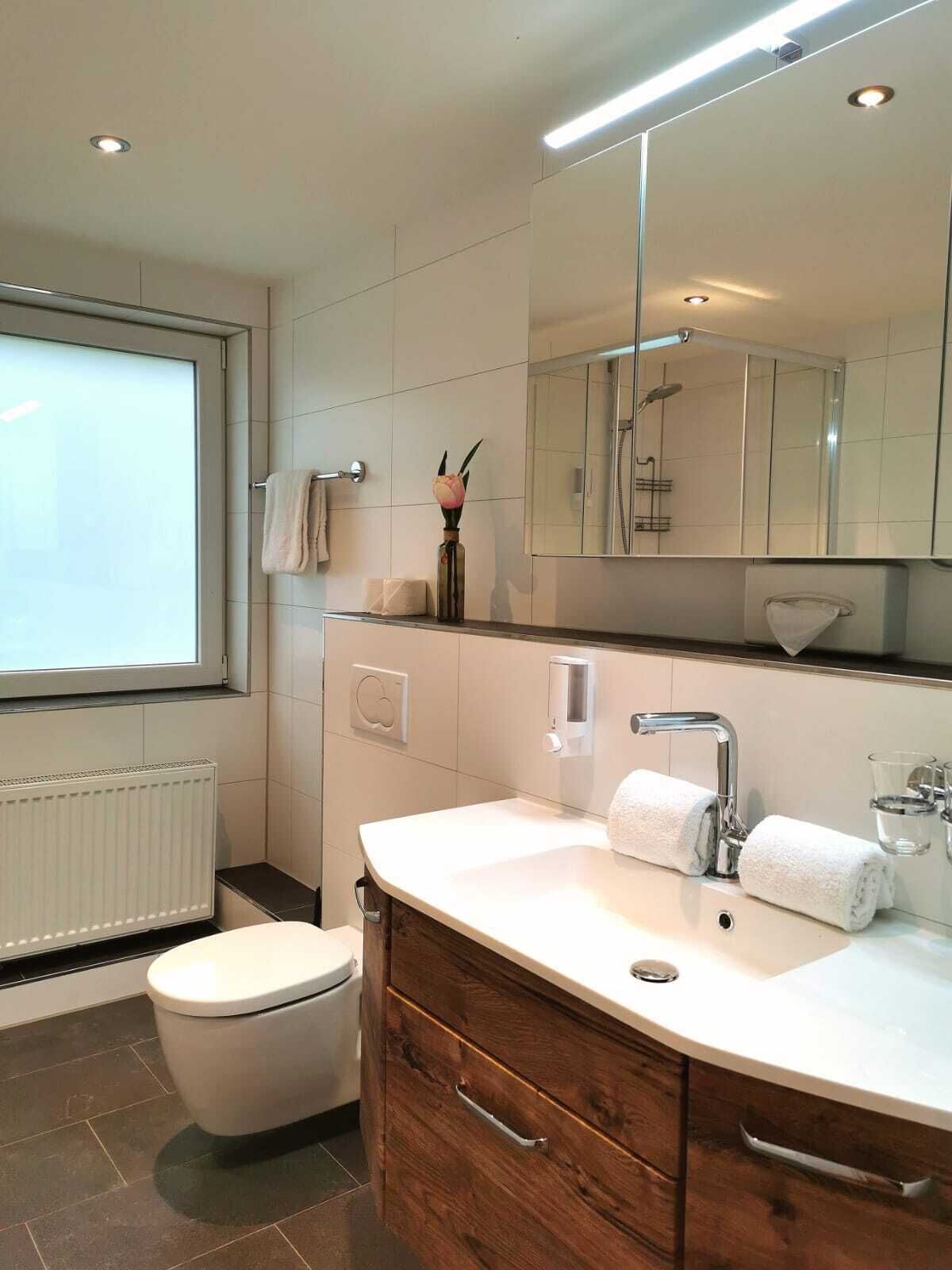 comfort condo, 2 bedrooms | bathroom | shower, free toiletries, hair dryer, towels