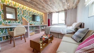 Concept Room "Tropical" | 1 bedroom, in-room safe, desk, blackout drapes