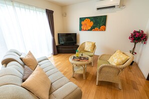 Villa (Pineapple) | Safe på rommet, skrivebord, blendingsgardiner og wi-fi (inkludert)