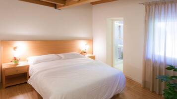 Cribs/infant beds, free WiFi, bed sheets