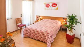 Apartment (4) | In-room safe, iron/ironing board, cots/infant beds, free WiFi