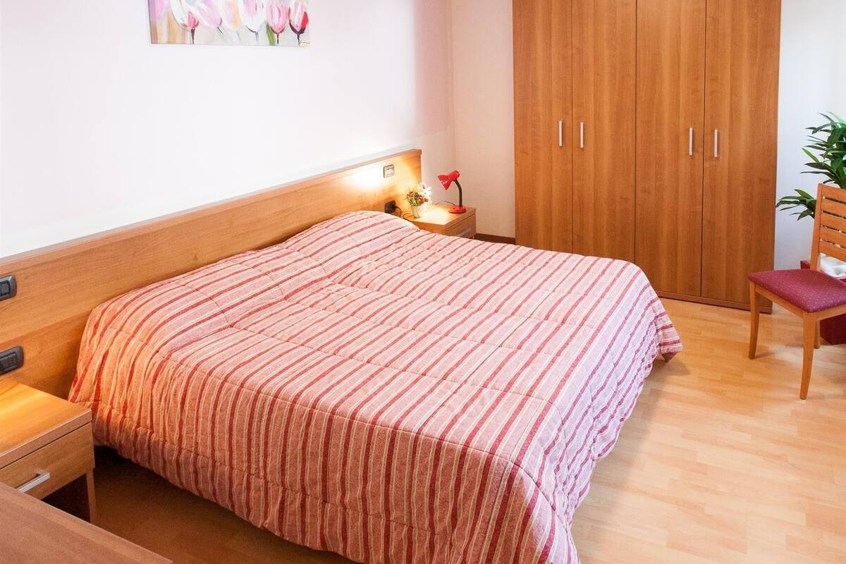 In-room safe, iron/ironing board, cots/infant beds, free WiFi