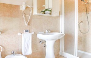 Appartamento, 1 camera da letto | Bagno | Doccia, soffione a pioggia, set di cortesia gratuito, asciugacapelli