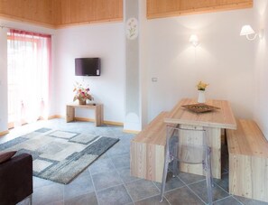 Apartment (Cardo) | In-room dining - Villa Stella Alpina (Rocca Pietore)