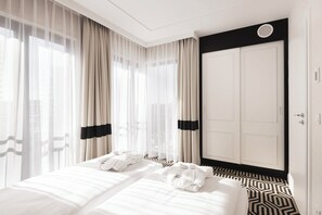 Coffres-forts dans les chambres, bureau, Wi-Fi gratuit, draps fournis