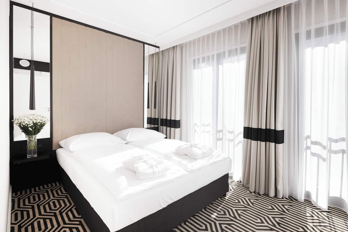 2 bedrooms, in-room safe, desk, free WiFi