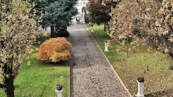 Deluxe-Suite, Badewanne, Gartenblick | Terrasse/Patio