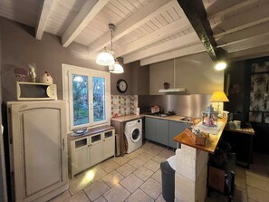 Private kitchen - Chambres Peyroutas (Vignonet)