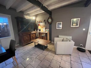 Interior - Chambres Peyroutas (Vignonet)