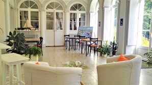 Interior entrance - Le Plessis Grimaud (Saint Viaud)