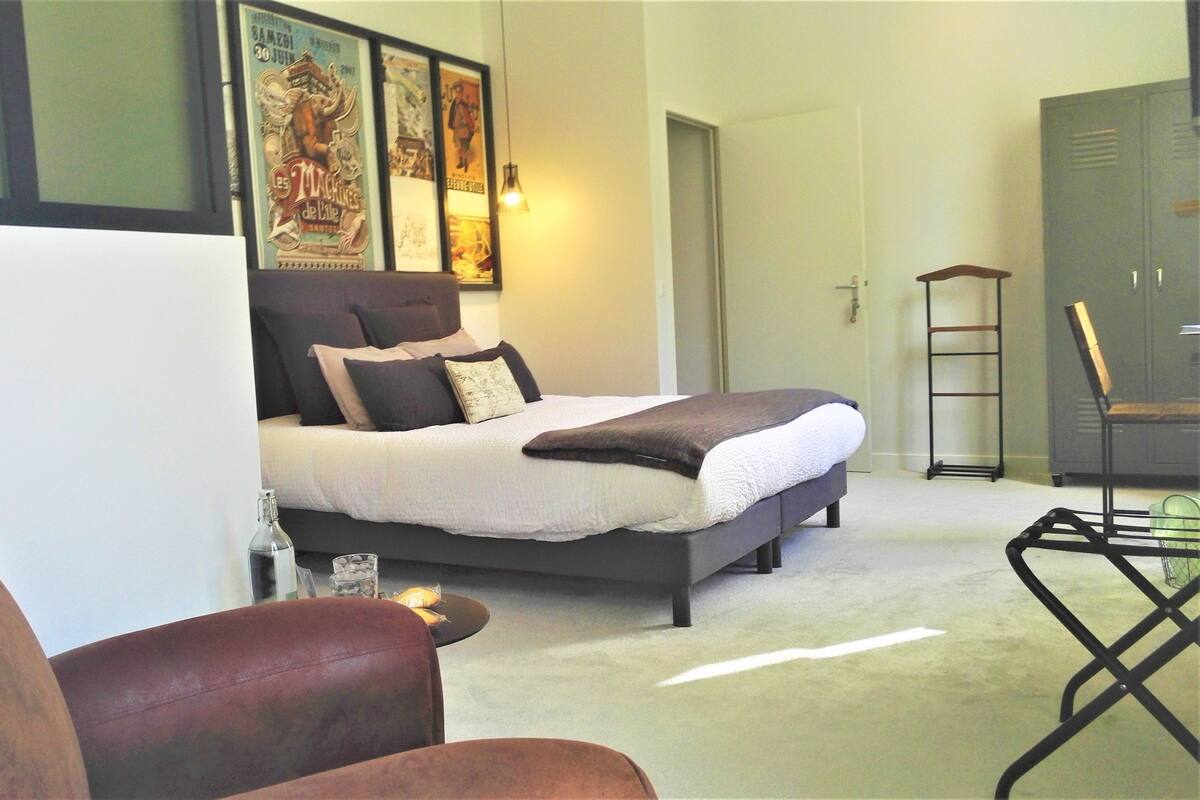 Tweepersoonskamer, 1 kingsize bed (La Nantaise) | Individueel gedecoreerd, individueel gemeubileerd