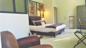 Double Room, 1 King Bed (La Nantaise) - Le Plessis Grimaud (Saint Viaud)