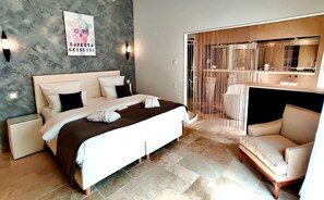 Suite (SAINT-TROPEZ ) | Minibar, in-room safe, individually decorated, individually furnished - Maison Prestige Roberto Geissini (Grimaud)