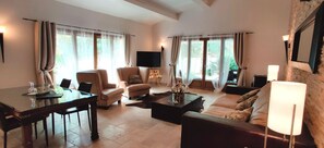 Suite (SAINT-TROPEZ ) | Área de sala de estar | Televisión de pantalla plana 