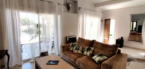 Suite (KITZBÜHEL) | Área de sala de estar | Televisión de pantalla plana 