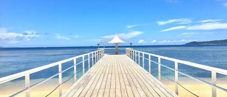 Perto da praia, areia branca