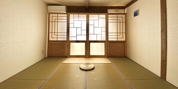 Japanese ZEN Style room, Non Smoking | 6 bedrooms, desk, free WiFi, bed sheets