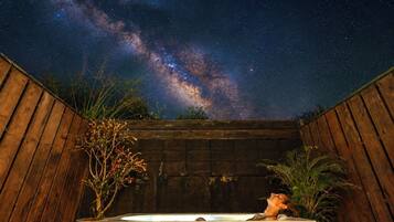 Bañera de hidromasaje al aire libre