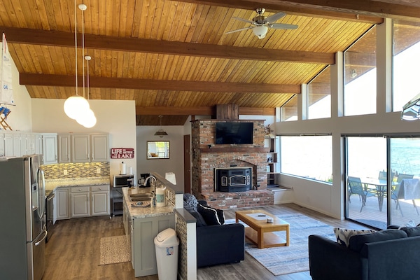 Smart TV, fireplace, DVD player, books