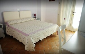 Skrivebord, barnesenger (inkludert) og ekstrasenger (mot et tillegg)